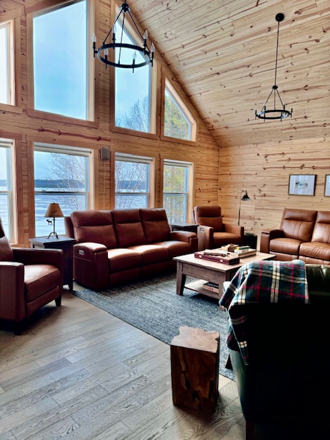 A beautiful gathering room for hunters to lounge in after their day of hunting in the Newfoundland wilderness. The room offers pristine lake views and luxurious and comfortable furnishings